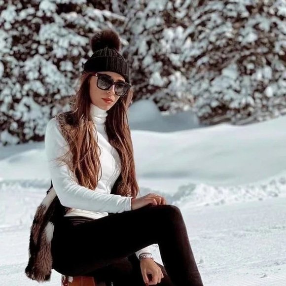 BLACK FUR POM BEANIE HAT - Picture 10 of 10